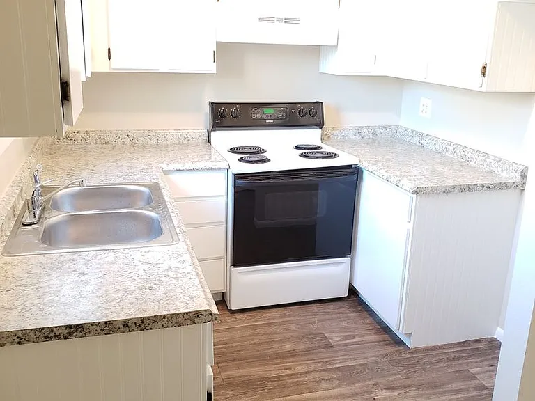 966 W Center St — Photo 7