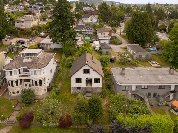 380 Delta Ave, Burnaby, BC V5B 3C5