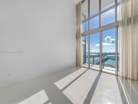 4th image of 1100 Biscayne Blvd Unit 3105