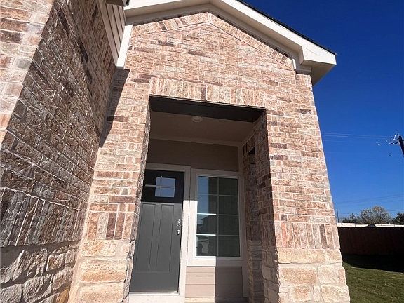 3rd image of 417 Lake Sweetwater Ln