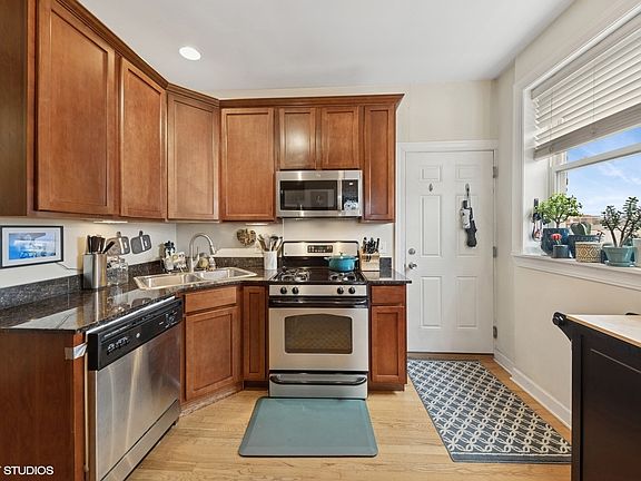 4th image of 536.5 W Belmont Ave Unit 3N