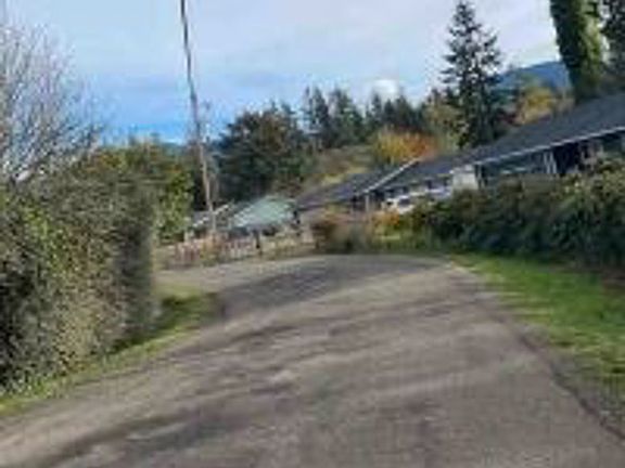 Exterior Neighborhood (street photo)