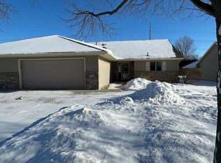 2507 10th St SW, Willmar, MN 56201