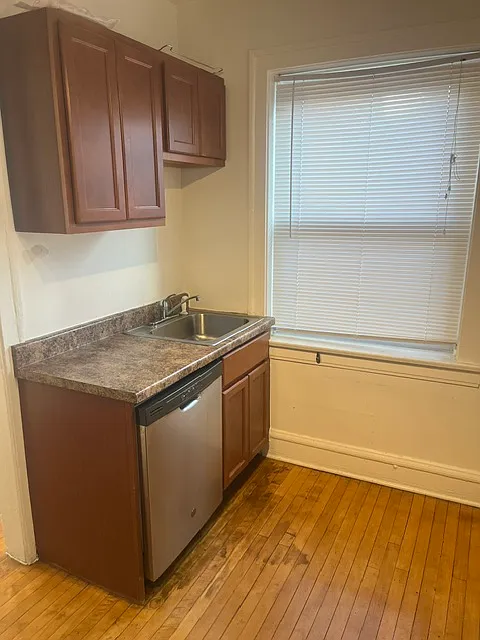 Rarely Available 2 Bed with Great Location Near El & Metra! Parking Available! — Photo 2
