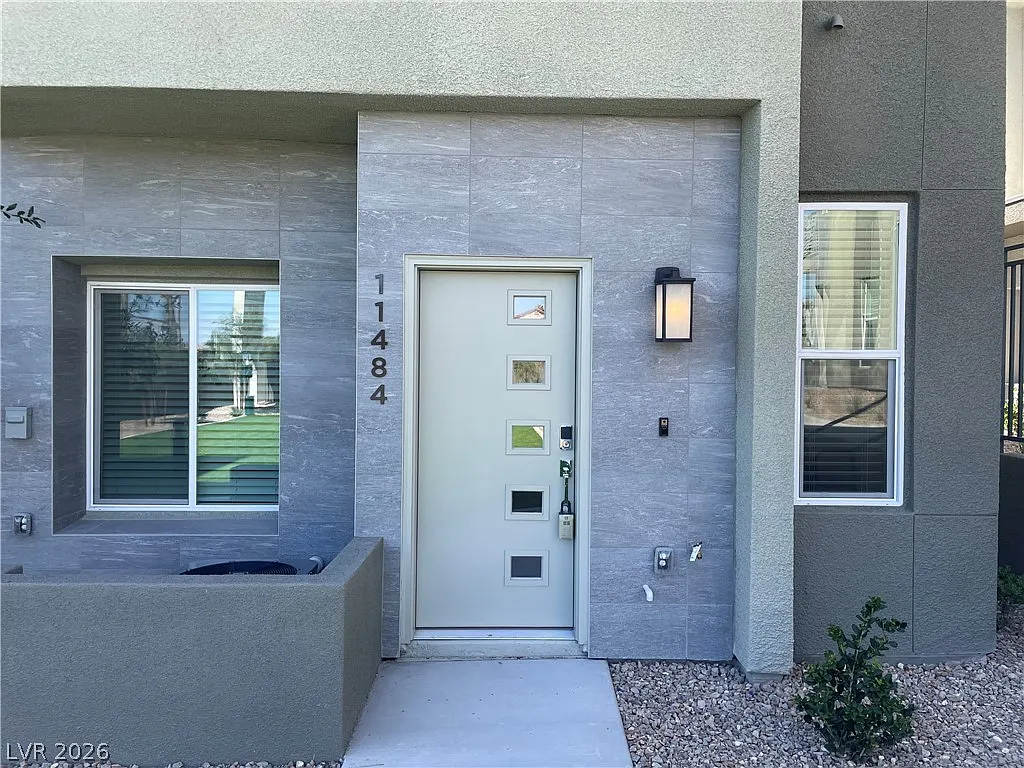 3 bed, 2.5 bath, 1556 sqft, $2,690 — Photo 1