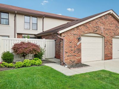 29053 Tiffany Dr W, Southfield, MI, 48034