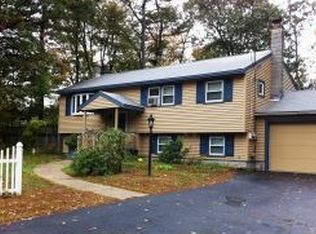 186 Lakeside Dr, Manchester, NH 03104