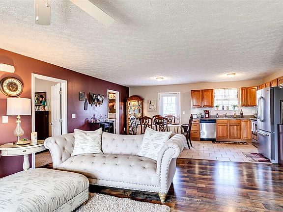 3rd image of 678 Privet Dr