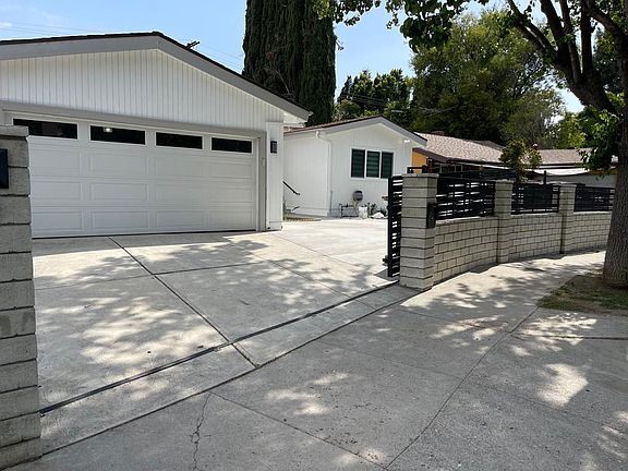 4th image of 22340 Gilmore St