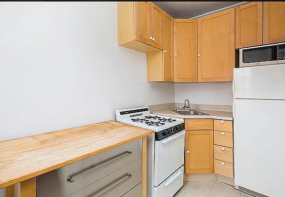 5th image of 471 6th Ave #3