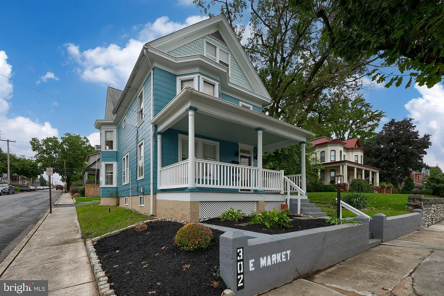 302 E Market St photo 1