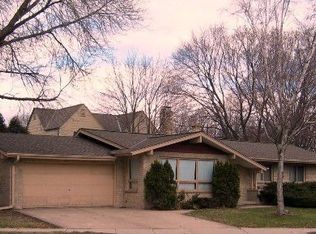 726 W Wisconsin Ave, Oconomowoc, WI 53066