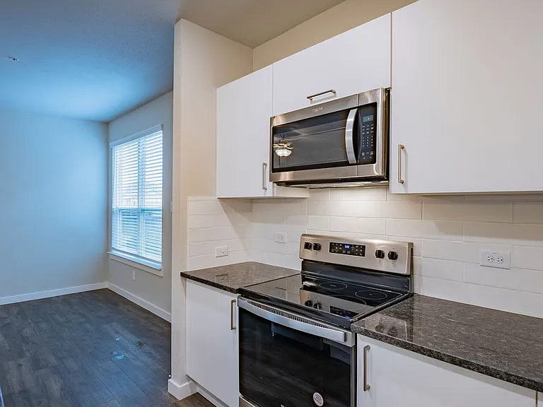 653 Wheatfield Dr — Photo 7