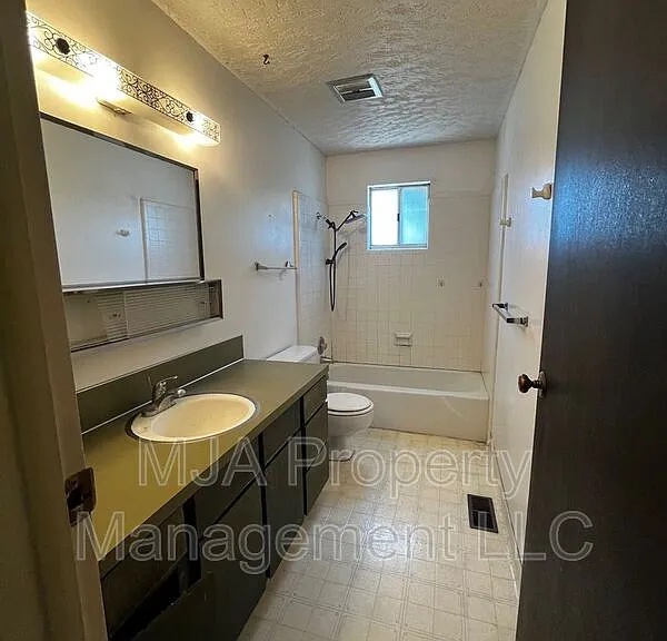 1165 Edgewood Dr #7 — Photo 5