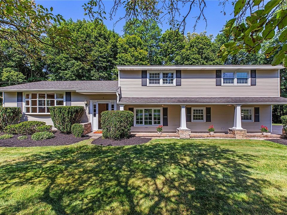 1st image of 7 Huntington Ln
