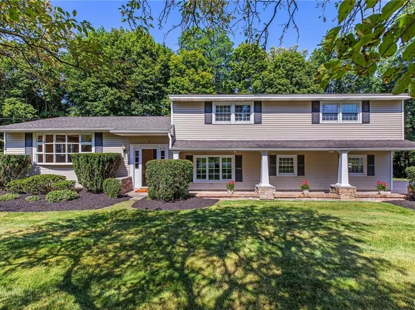 7 Huntington Ln, Camillus, NY 13031