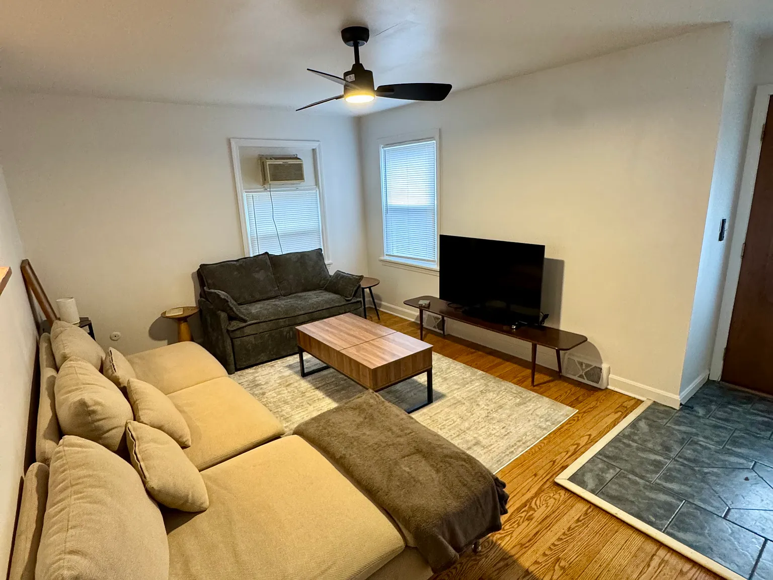 2 bed, 1100 sqft, $1,595 — Photo 3