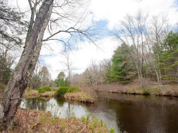 138 Two Bridges Rd, Lackawaxen, PA 18435