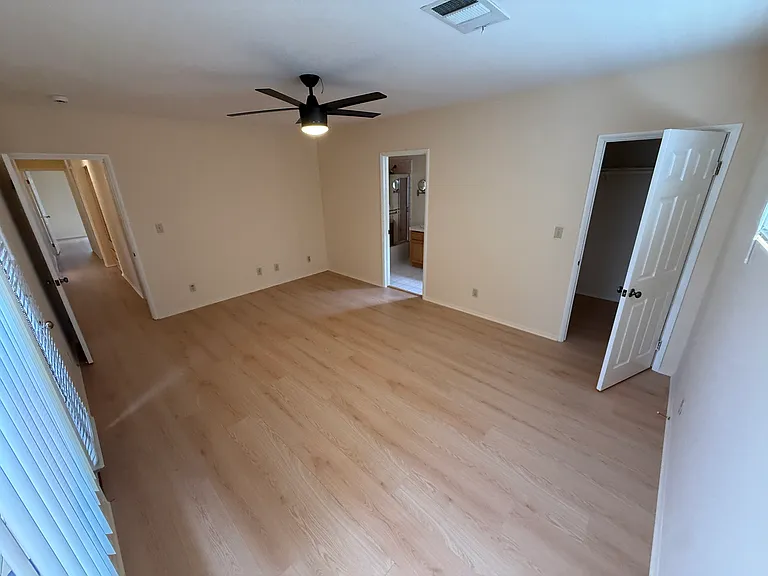 385 Eaton Dr — Photo 6
