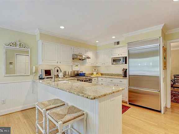 2nd image of 1583 Forest Villa Ln