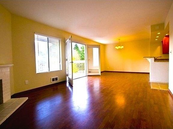3rd image of 10410 NE 32nd Pl APT D203