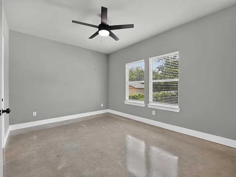 2817 Clinton Ave — Photo 17