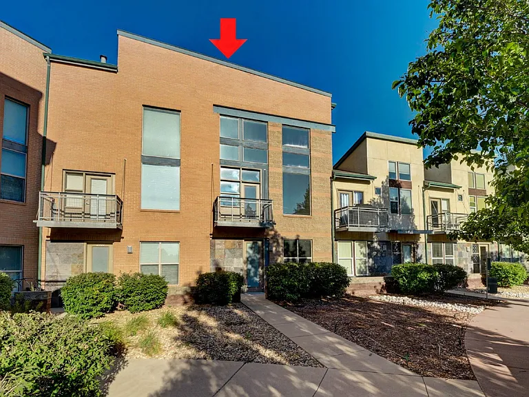 2388 S Wheeling Cir — Photo 3