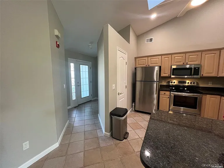 703 Constance Ln — Photo 4