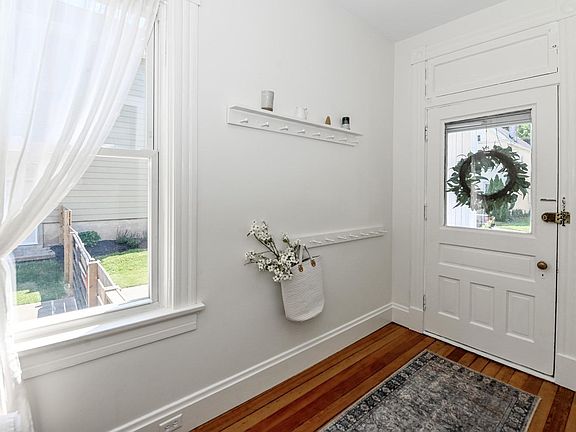 4th image of 4316 Ivanhoe Ave