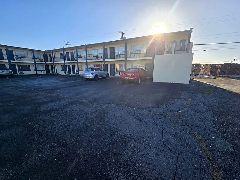 905 W Broadway Ave — Photo 11