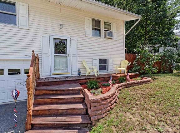 3rd image of 146 Hathorn Blvd