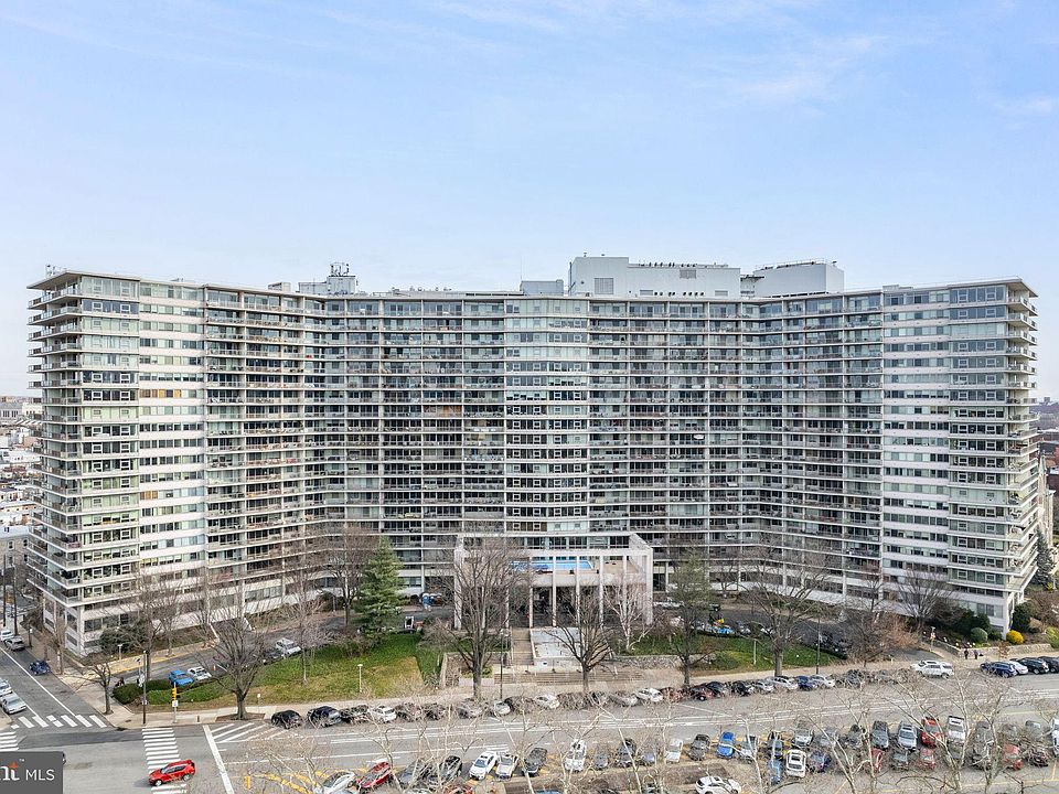 1st image of 2401 Pennsylvania Ave APT 3C49