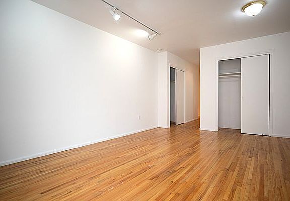 3rd image of 220 W 14th St APT 3B