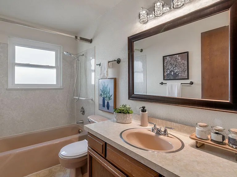 1722 NW 58th St #3 — Photo 2