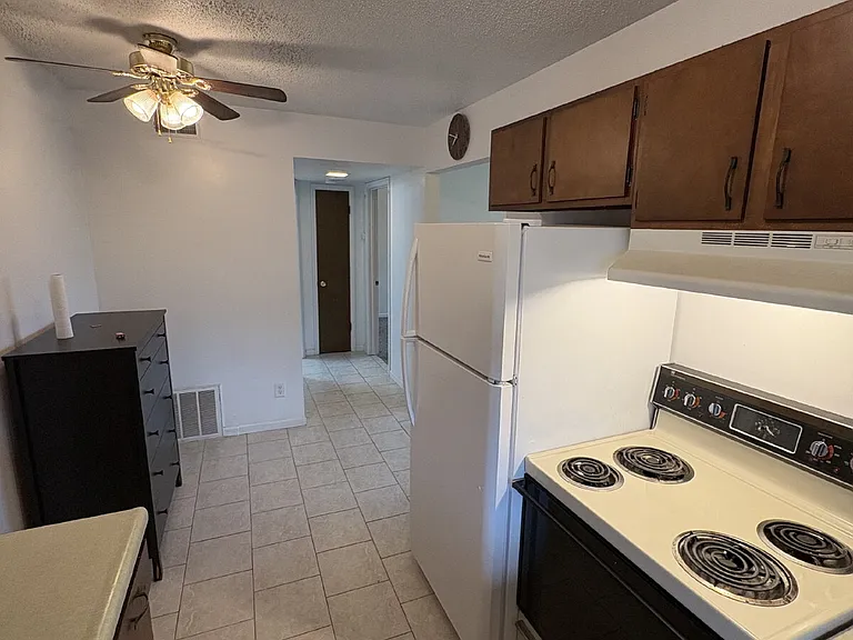 1030 Southpark Dr #7 — Photo 5