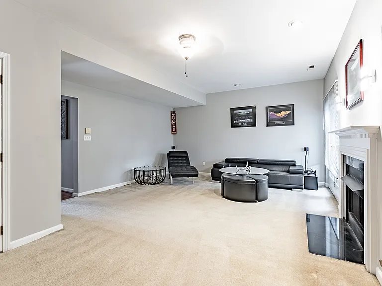 43738 Clemens Ter #1 — Photo 24