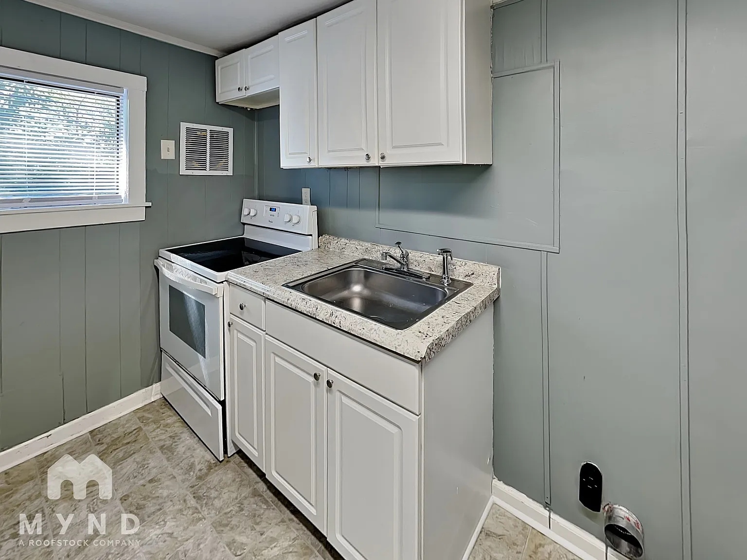 3 bed, 1.0 bath, 800 sqft, $1,295 — Photo 3