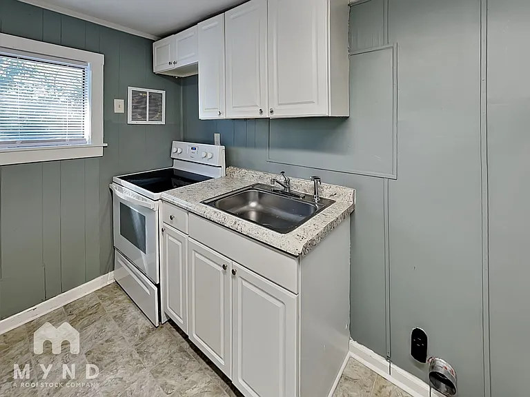 511 N Taylor St — Photo 3