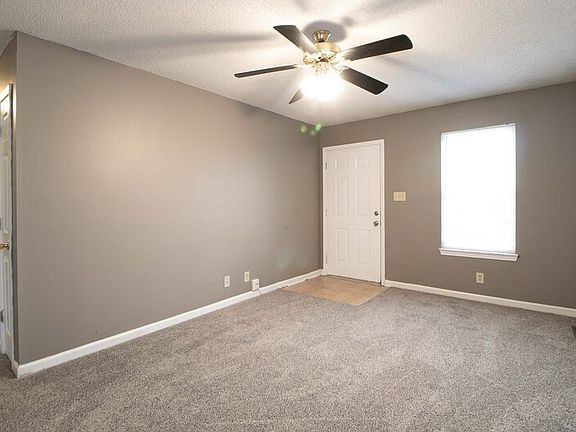 4th image of 924 Van Buren Ave
