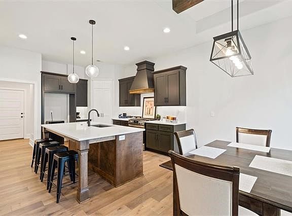 4th image of 521 NE Sienna Pl
