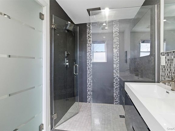 5th image of 31-12 Buell Street