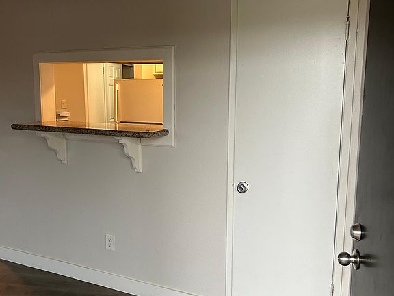 5th image of 194 Summit St APT 18