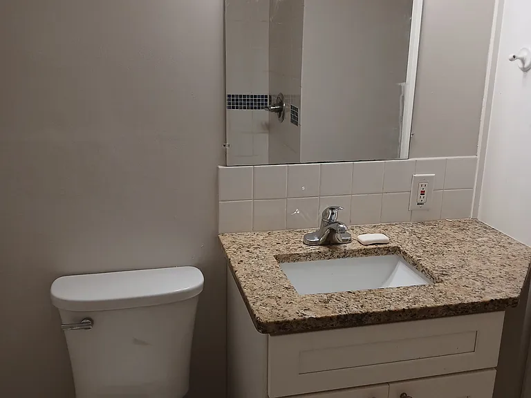 821 Englewood Dr — Photo 9