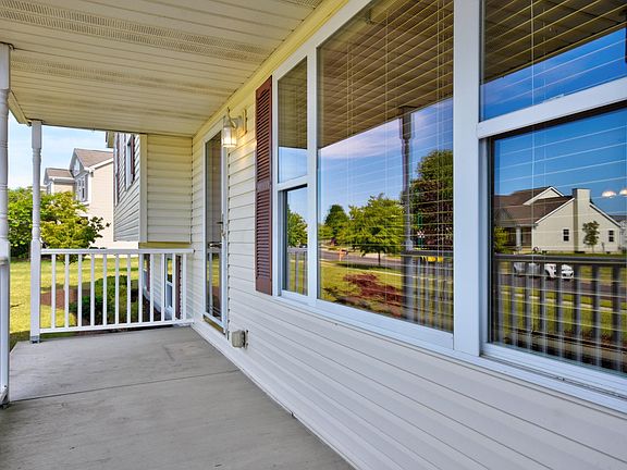 2nd image of 12 Weeping Willow Run Dr