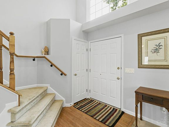 3rd image of 923 Pond Ct