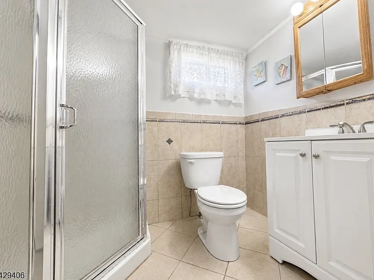 312 Rochelle Ave — Photo 16