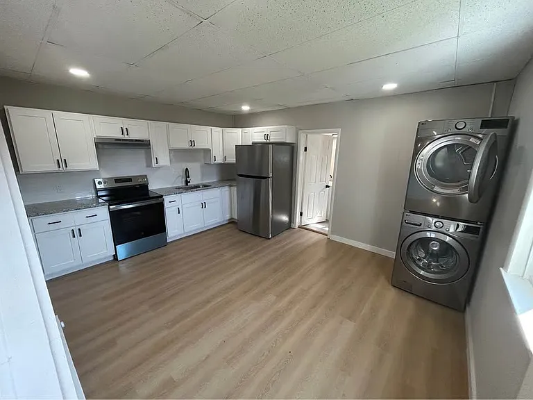 1010 Wood St — Photo 17