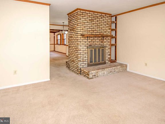 5th image of 9205 Carendon Ct