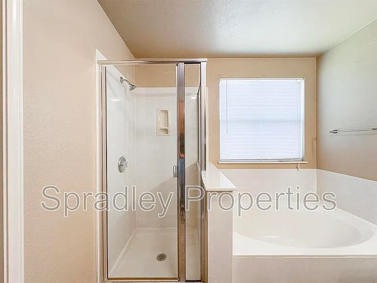 212 Avrshire Ln — Photo 17
