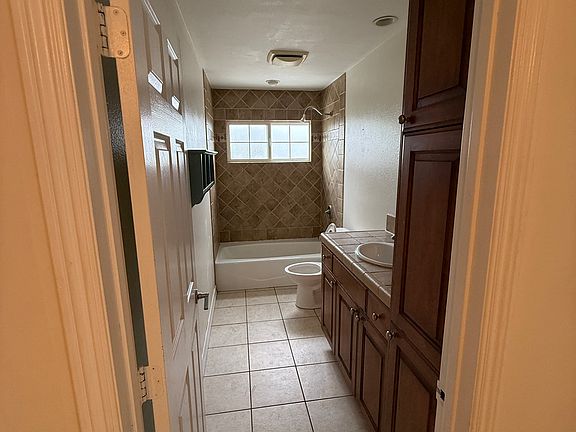 3rd image of 2173 Dana St
